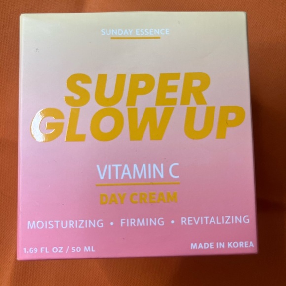 Super Glow Up Vitamin C Day Cream - Orange and Pink - Picture 2 of 9